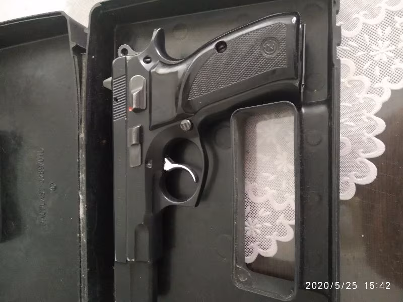 EMEKLİ POLİS TEN SIFIR AYARINDA CZ 75