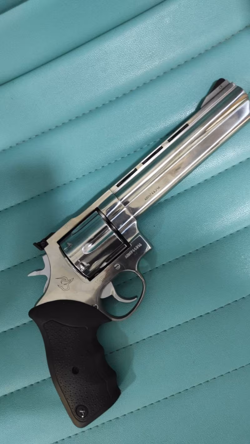 TAURUS 44 MAGNUM