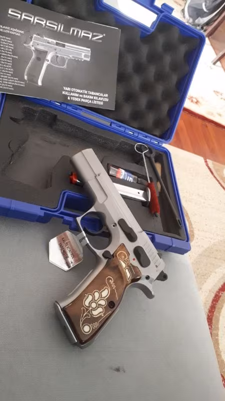 Polis memurundan hiç atış yapılmamış kutusu içinde