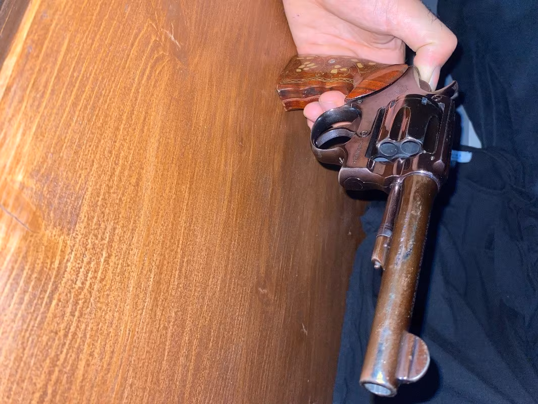 Smith Wesson 6 patlar emekli astsubaydan bakımlıdır.