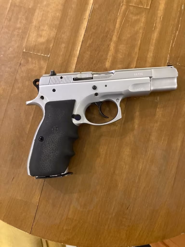 BAYAN POLİS MEMURUNDAN CZ 75 B KROM KAPLAMALI TEMİZ TABANCA