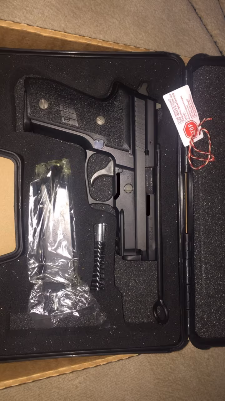 Emekli Kamu Memurundan Sıfır Sig Sauer P229