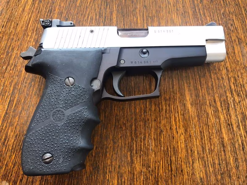 Alman yapımı, kendiliginden lazerli Sig Sauer P226