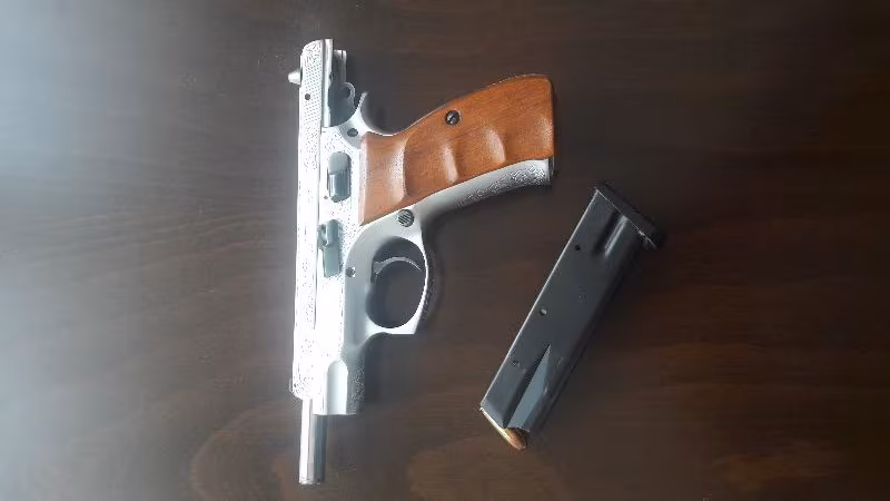 Emekli Polisten satılık CZ 75 B 9mm 15+1 gravur işlemeli mat krom kaplama