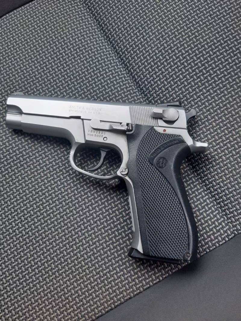 Markası herşeyi anlatmaya yetiyor Smith & Wesson 5906 şarjörlü