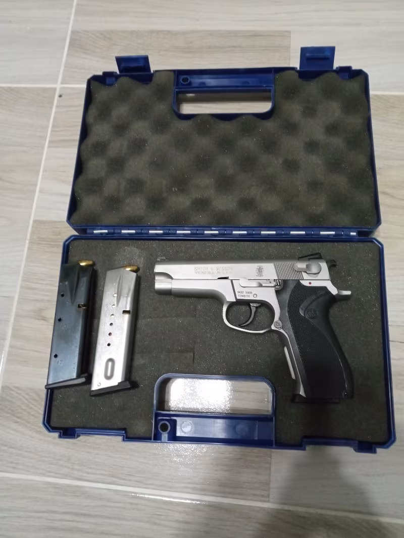 Smith Wesson 5906  15+1
