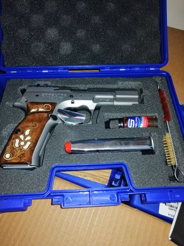 Polis memurundan sifir tabanca