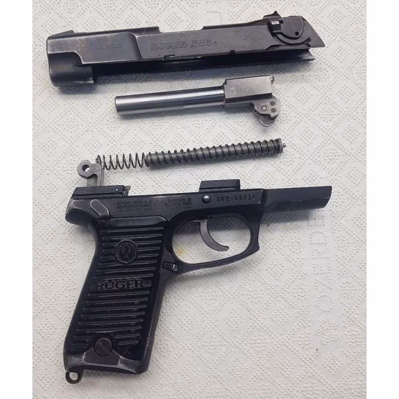 Silah Polis Silahi orjinal USA RUGER P85 302 Serisi Yani en iyi seri Bilen bilir ruhsatı devri hazırdır kutusu yedek sarjoru hepsi var alanı asla yolda koymaz calisir hata parca dikme yapmaz.