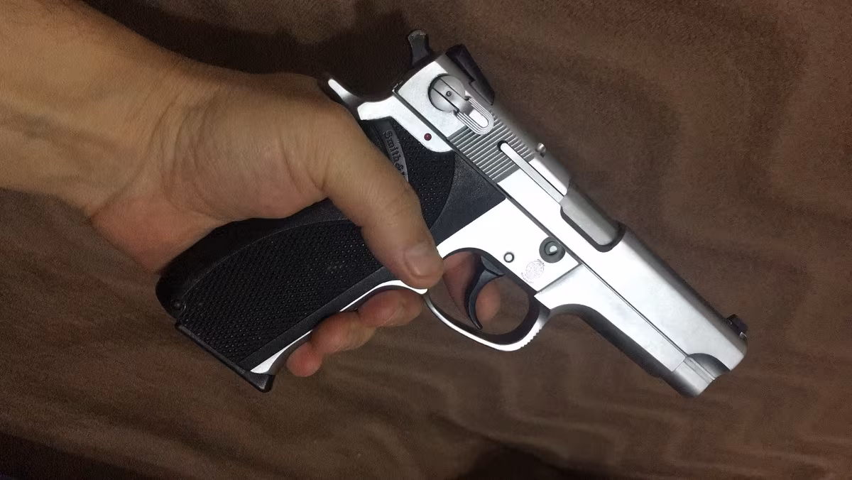 Kutusunda Simith Wesson 59-06