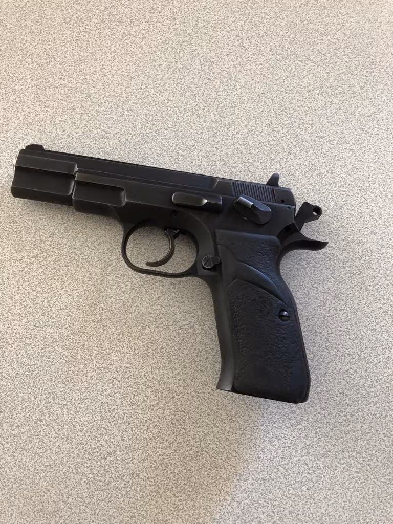 EMEKLİ JANDARMA ASTSUBAY (İLK SAHİBHİ)'DAN SARSILMAZ KILINÇ 2000 LIGHT SATILIK TABANCA