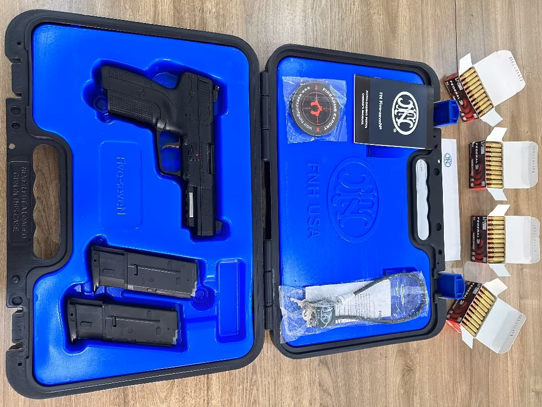 FN 5.7 + 200 fişek + 2 şarjör