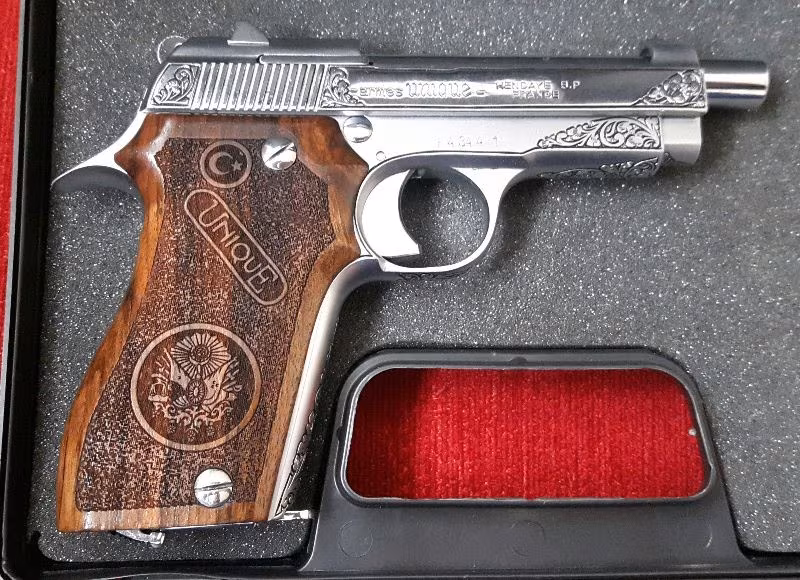 Ruhsatlı silah UNİQUE 66 Fransız onlusu