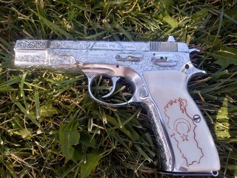 Emekli Başpolis'ten satılık CZ75 Krom nikel kaplama fildişi kabza temiz ve bakımlı
