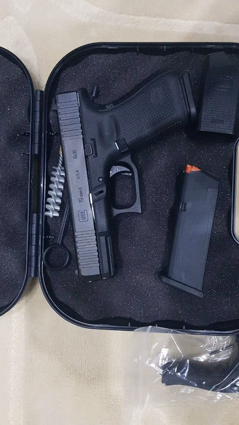 100. Yıla özel Glock 19 Gen 5 Kamu görevlisinden