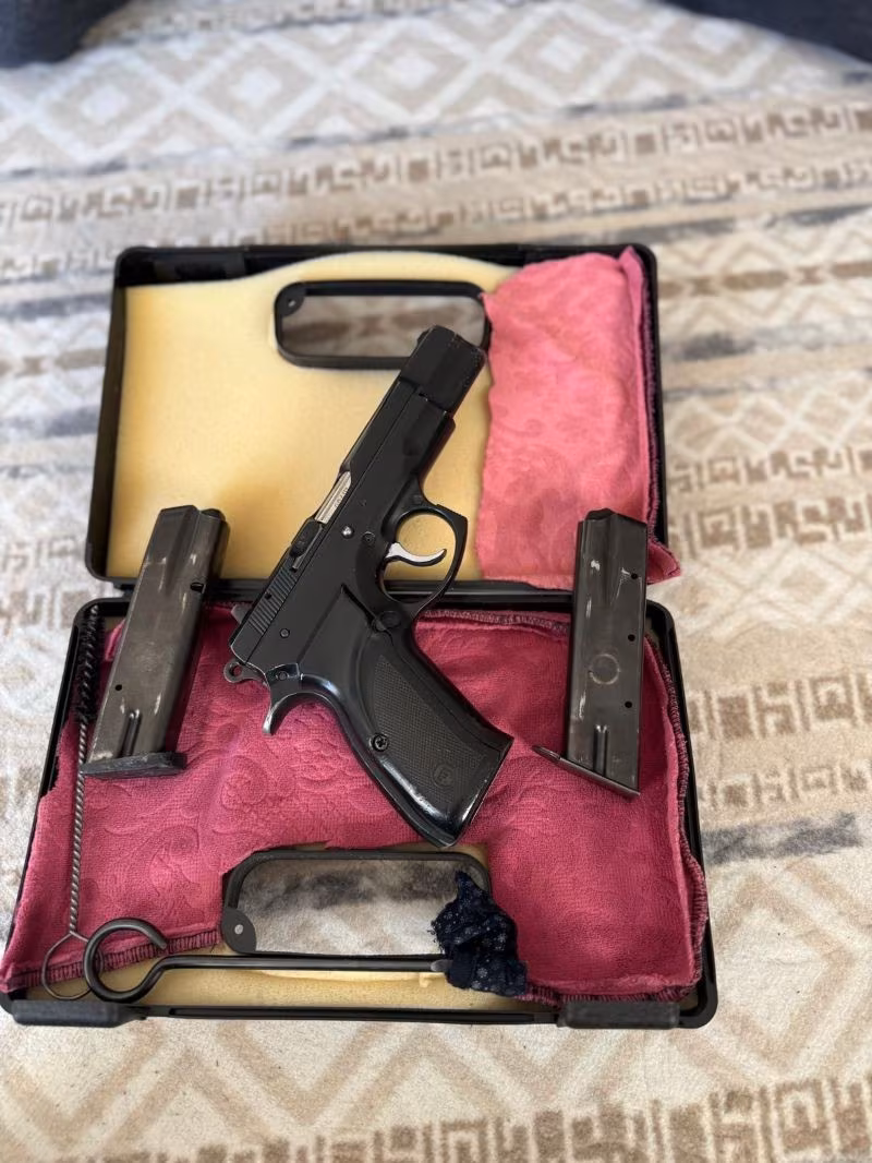 SAHİBİNDEN  SATILIK CZ 1997 MODEL ORJİNAL TABANCA