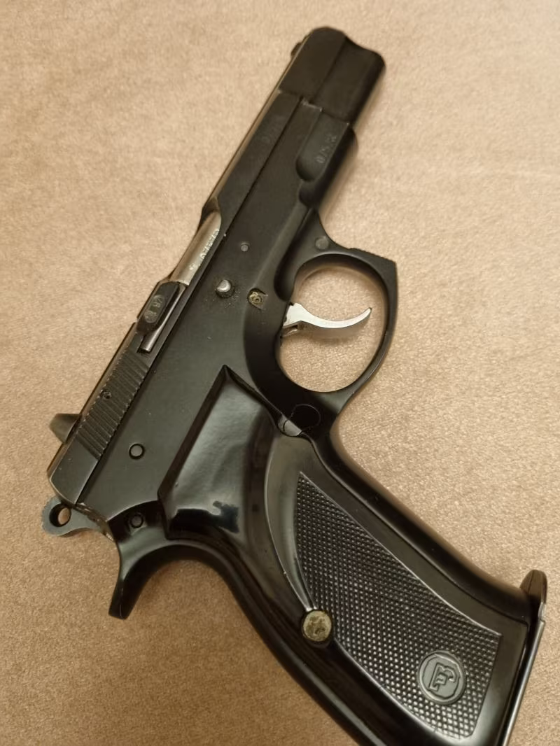 Emekli polis memurundan  CZ 75 B
