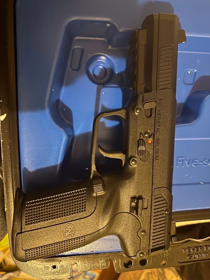 FN Five Seven Sıfır ve yanında 150 adet mermisi ile beraber verilecektir