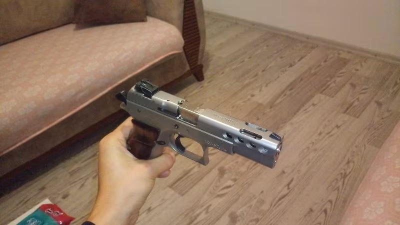 SADECE 200 MERMİ SIKILMIŞ SIFIR AYARINDA SARSILMAZ P8 L STEEL MAT