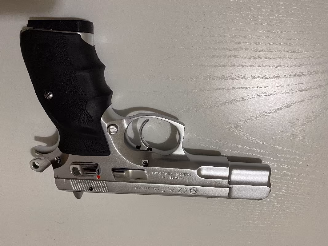 Memurdan sıfır yapılı CZ 75 B