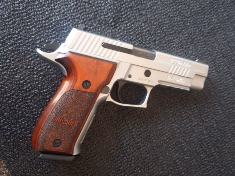SIFIR KUTUSUNDA HİÇ KULLANILMAYAN SİGSAUER P226 ELİTE STANLESS