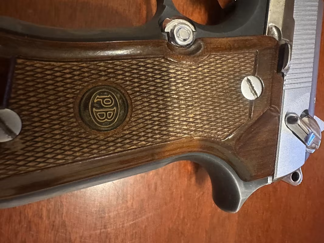 Az Atım yapılmış Beretta Fs92.