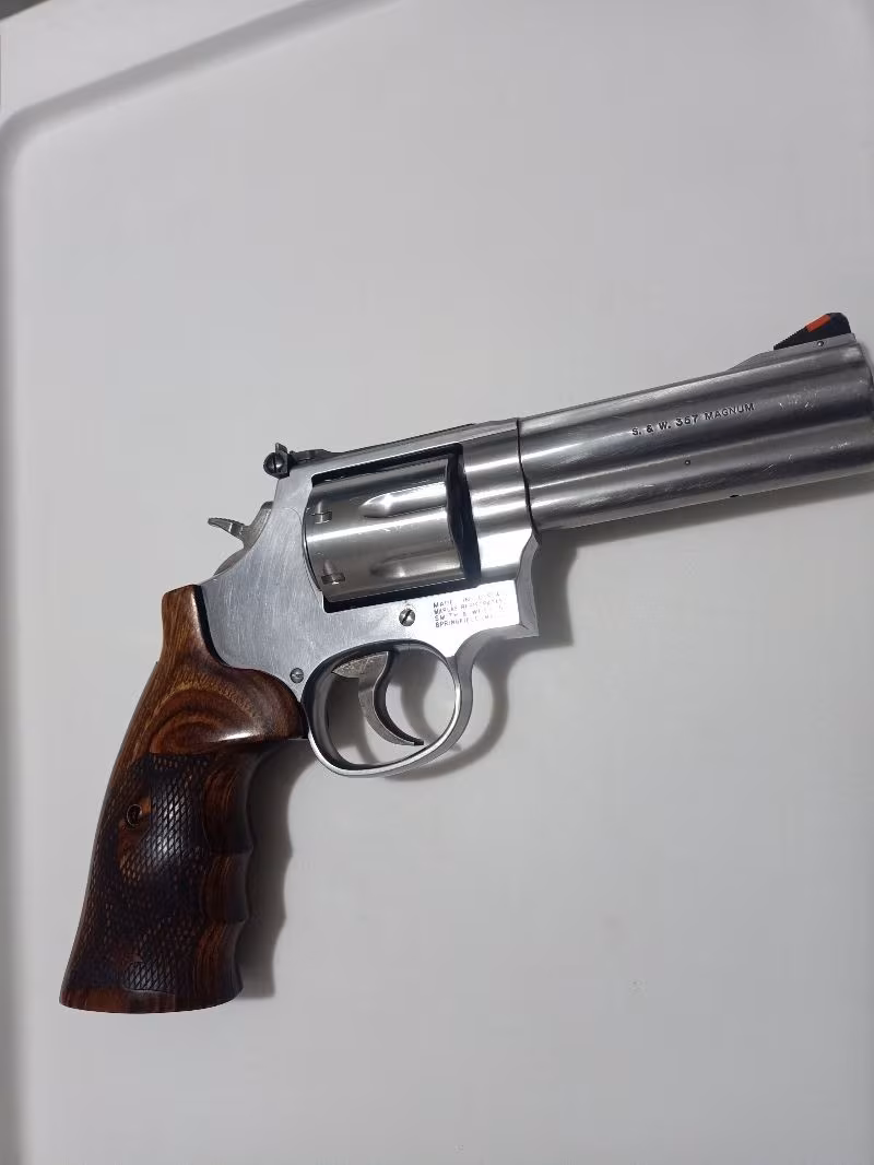 EMEKLİ ASTSUBAYDAN SIFIR AYARINDA SATILIK SMİTH WESSON