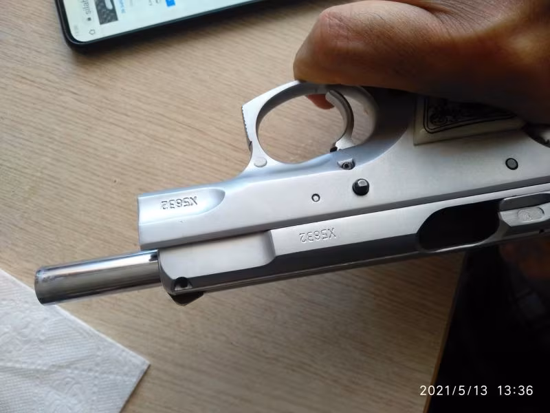 ACİLL EMEKLİ POLİSTEN  TEMİZ CZ75B KROM MAT
