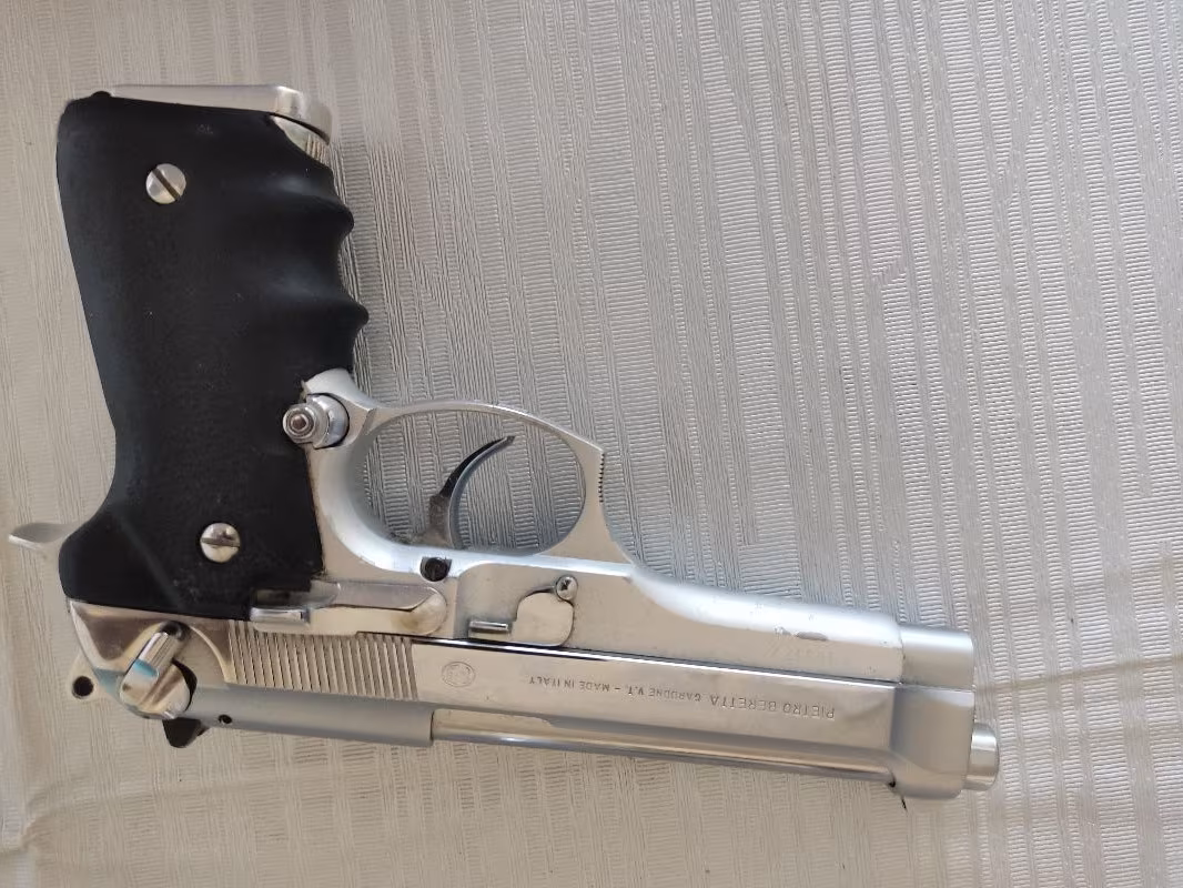 EMEKLİ ASKERİ PERSONELDEN İTALYAN BARETTA