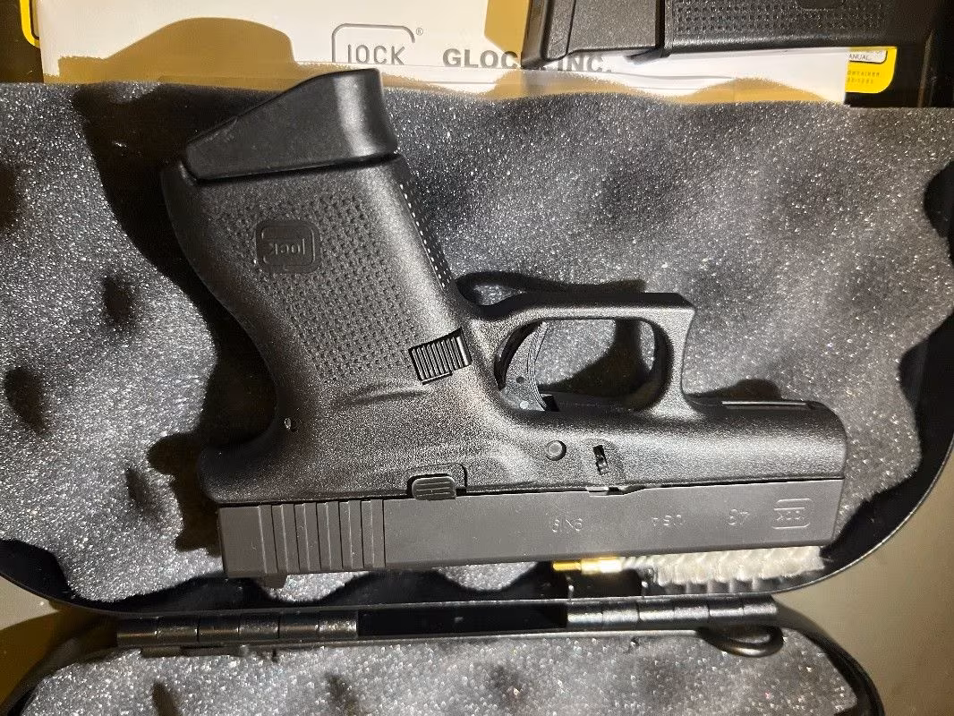 Çok temiz taşıma ruhsatlı Glock 43