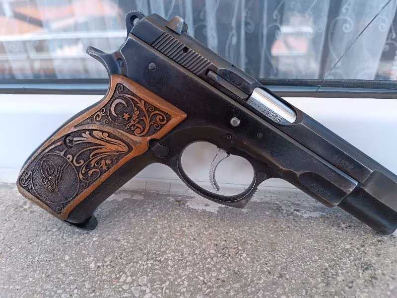 KAMU PERSONELİNDEN CZ75-B