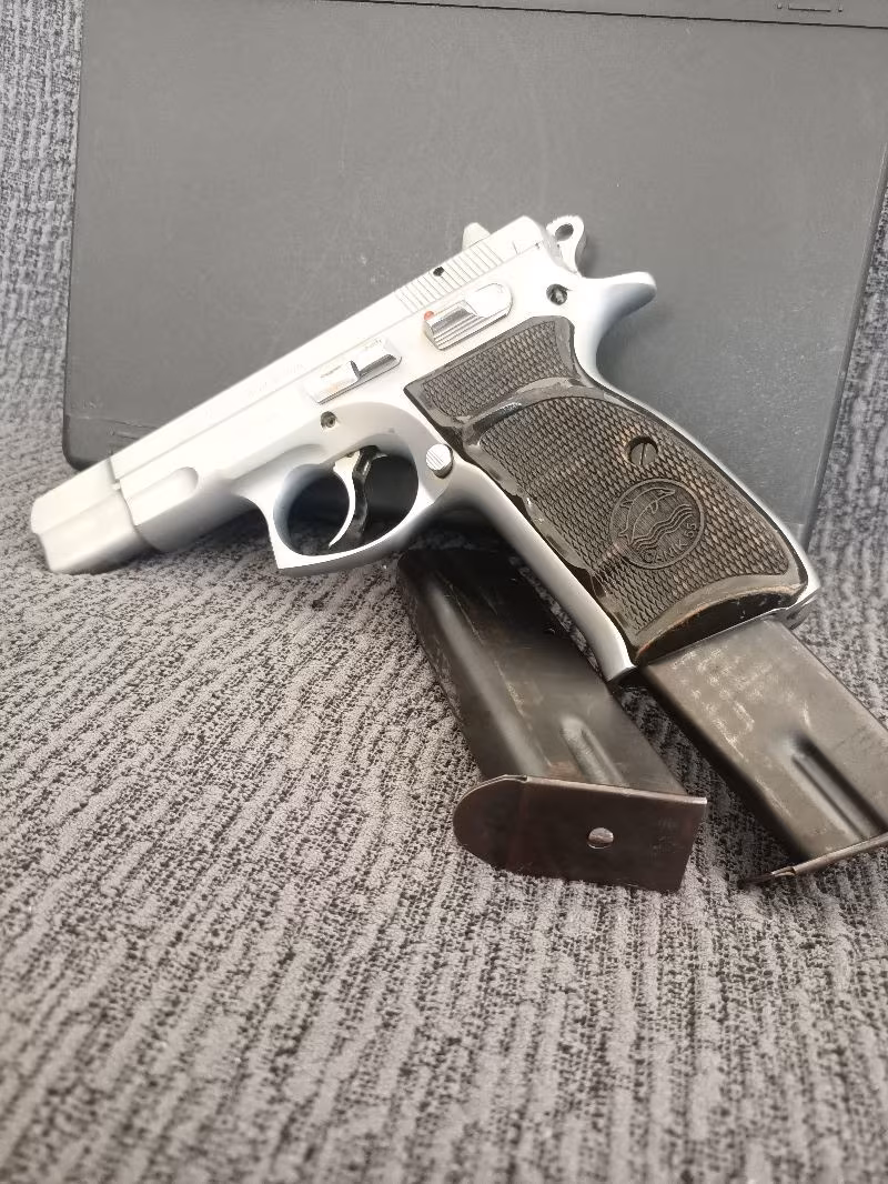 Cz 75  memurdan