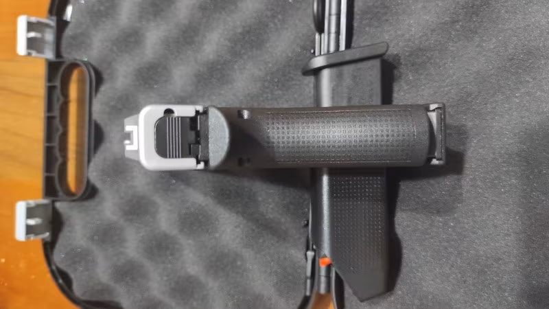 Kamu görevlisinden Sıfır kutusunda GLOCK 48 SİLVER MKE dan alınma hiç atış yapılmamış