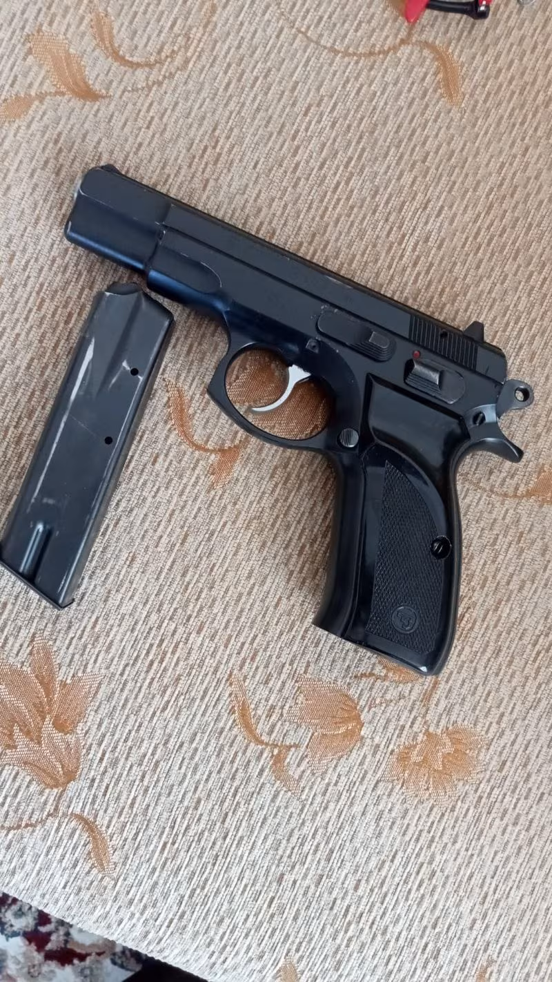 YENİ VAZİYETTE CZ 75