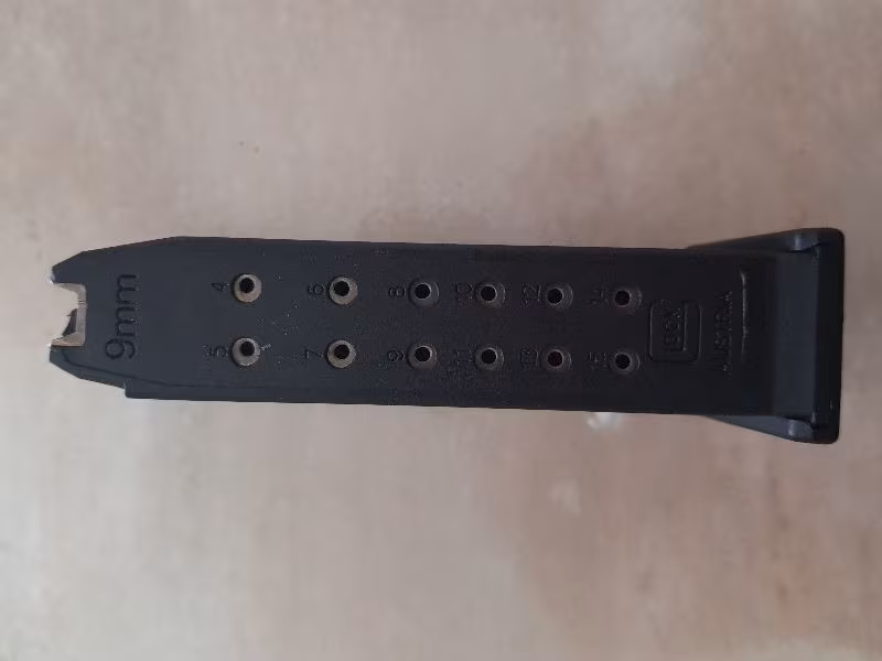 Glock gen 19 şarjör sıfır hiç kullanılmamış orjinal şarjör