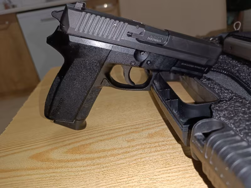 SIFIR SİGSUAR SP 2022 TABANCA  DİĞER SİGSUARLARA GÖRE HAFİF ORJİNAL KUTUSUNDA TÜM APARTLARİ MEVCUT