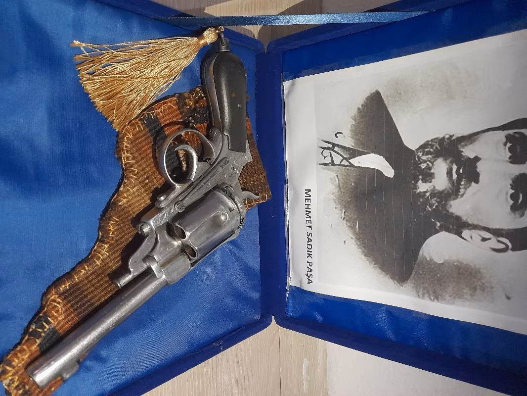 1870 Karadağlı antika