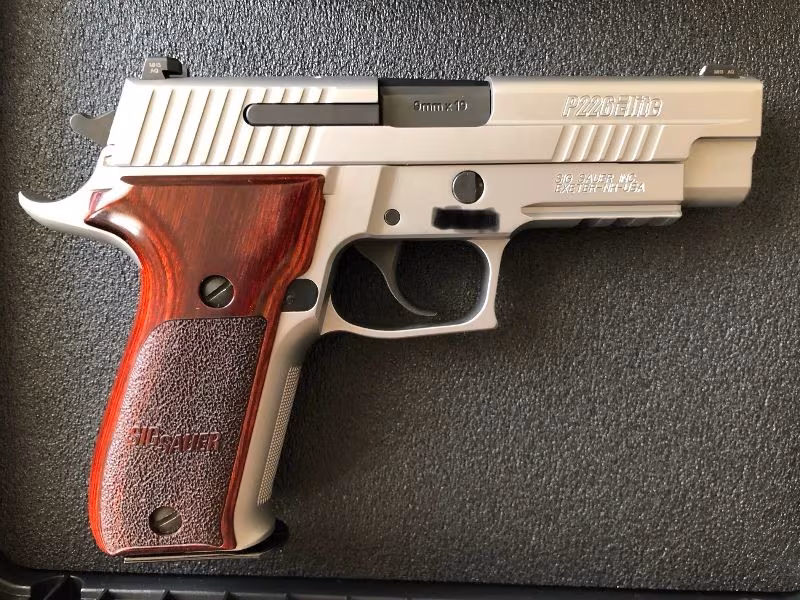 SİG SAUER P226 ELİTE STAİNLESS FULL ÇELİK MODEL, YEDEK ŞARJÖR İLE ÇANTASI İÇİNDE