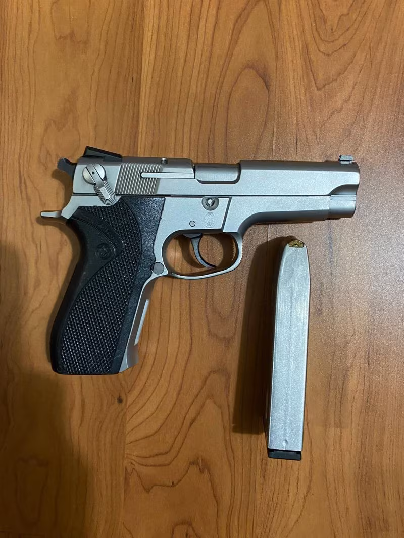 Smith&Wesson 5906 satılık