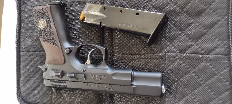 ✓CZ 75 B
