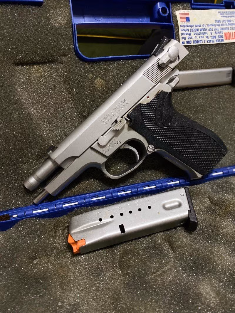 Memurdan Smith Wesson 5906 Tabanca