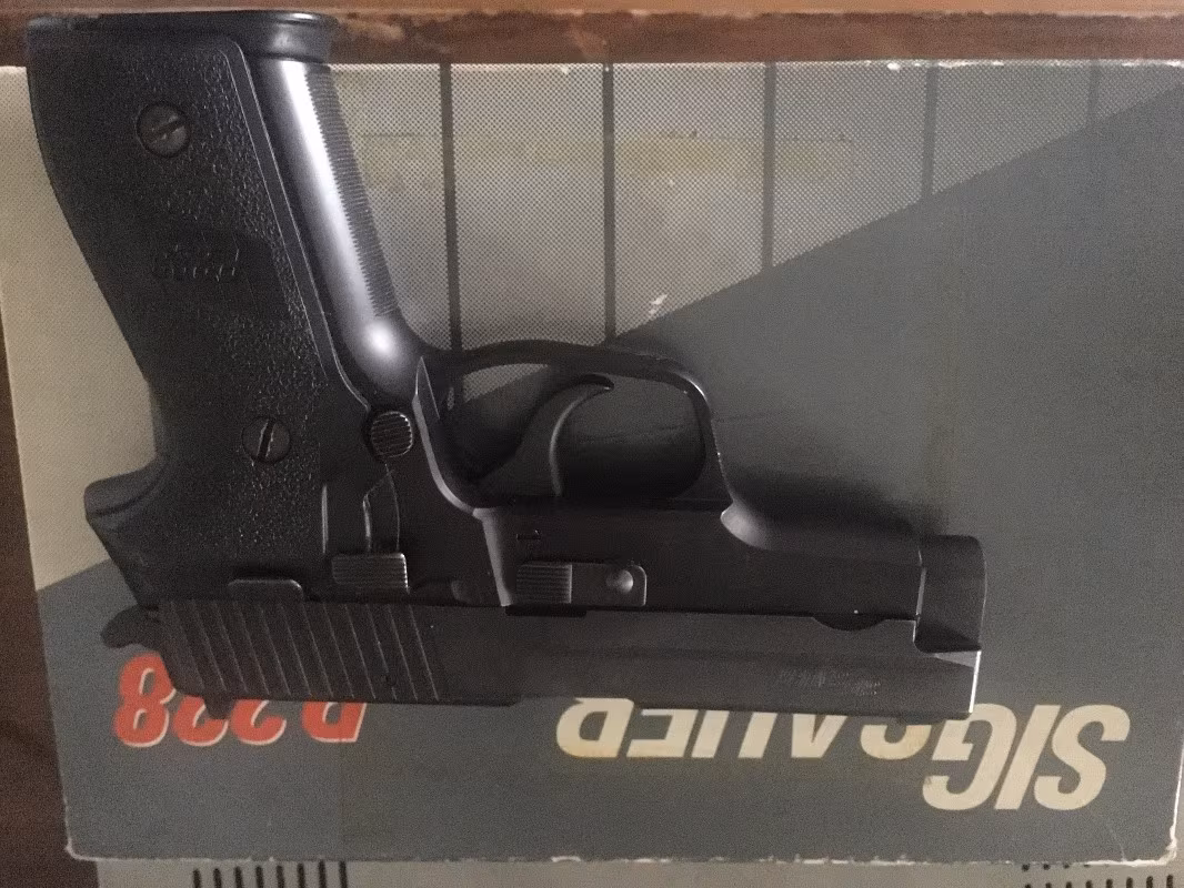 İzmir Kamu memurundan vefat nedeniyle satılık sıgsauer p228