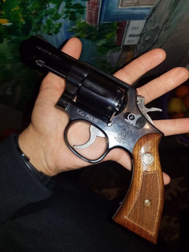 Emekli polis memeurundan çok temiz smith-wesson model 10