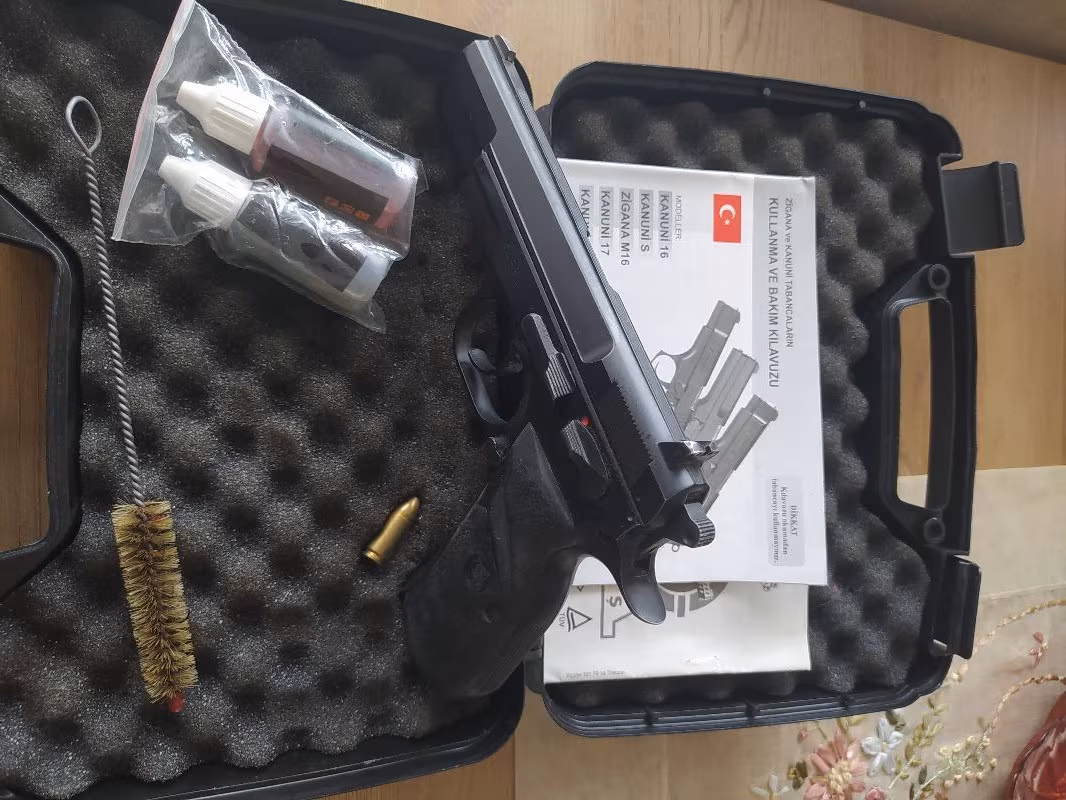 Emekli askeri personelden