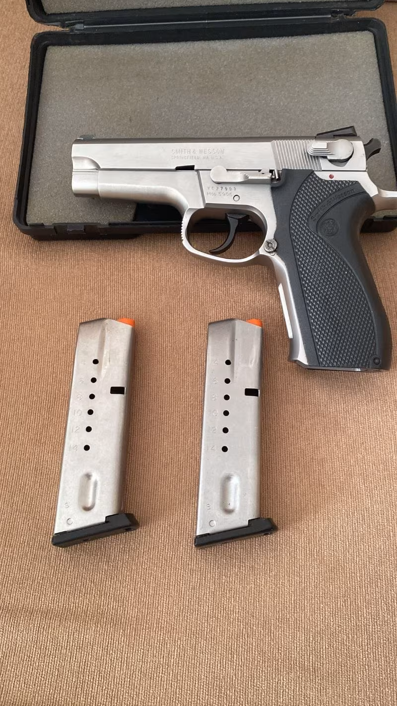 SMİTH WESSON 5906  2 ŞARJÖR HATASIZ SIFIR GİBI