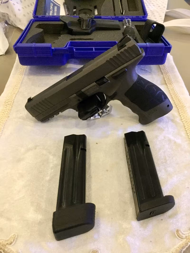 Sıfır kutusunda sarsılmaz sar9 mete platinium 17+1 9 mm tabanca