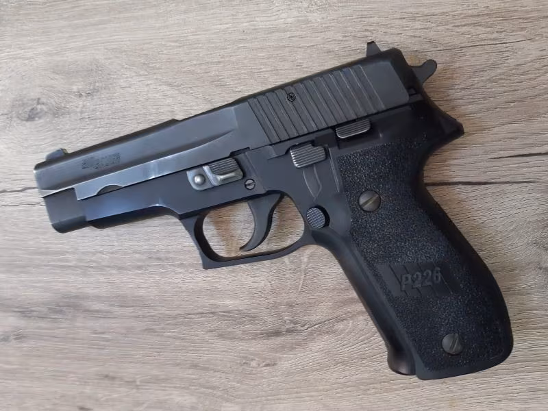 millî eğitim müdüründen sıfır ayarında sıg sauer tabanca