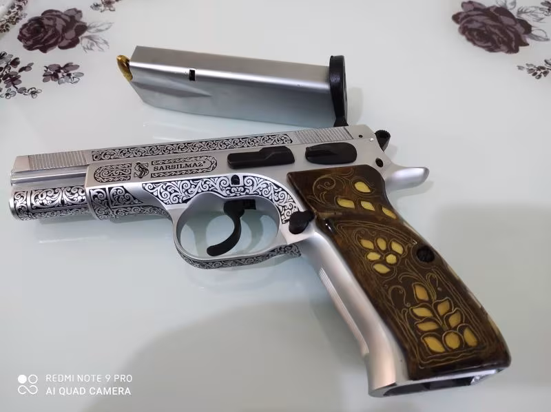 Orijinal gravürlü sarsılmaz kılınç 2000 LIGHT