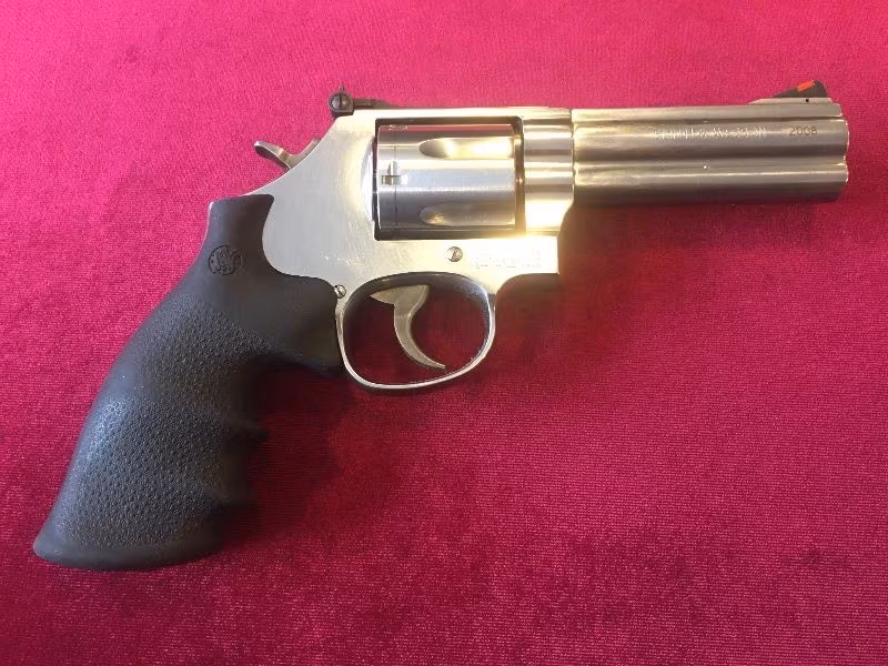Sahibinden Temiz Smith&Wesson 686-6 4″ Anahtarlı model