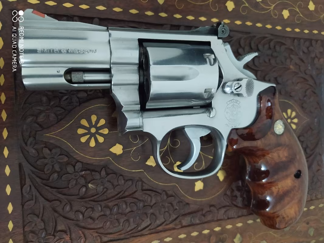 S&W 686-3  357 MAGNUM 2,5"