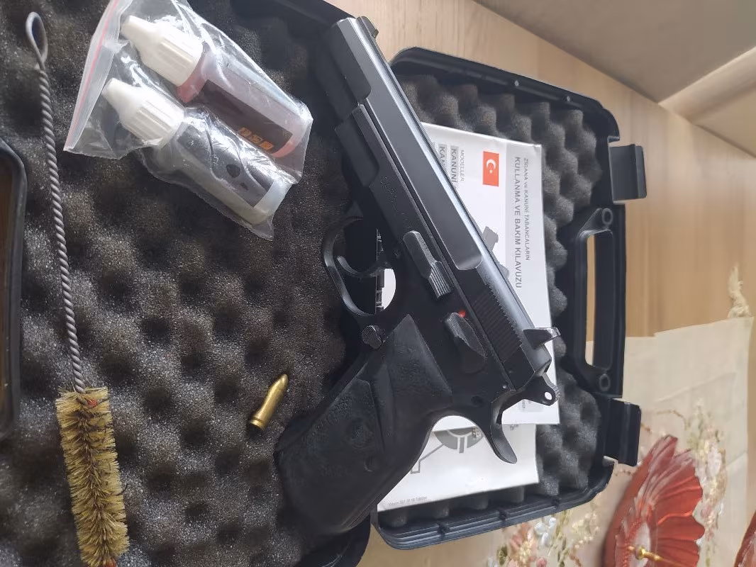 Emekli askeri personelden